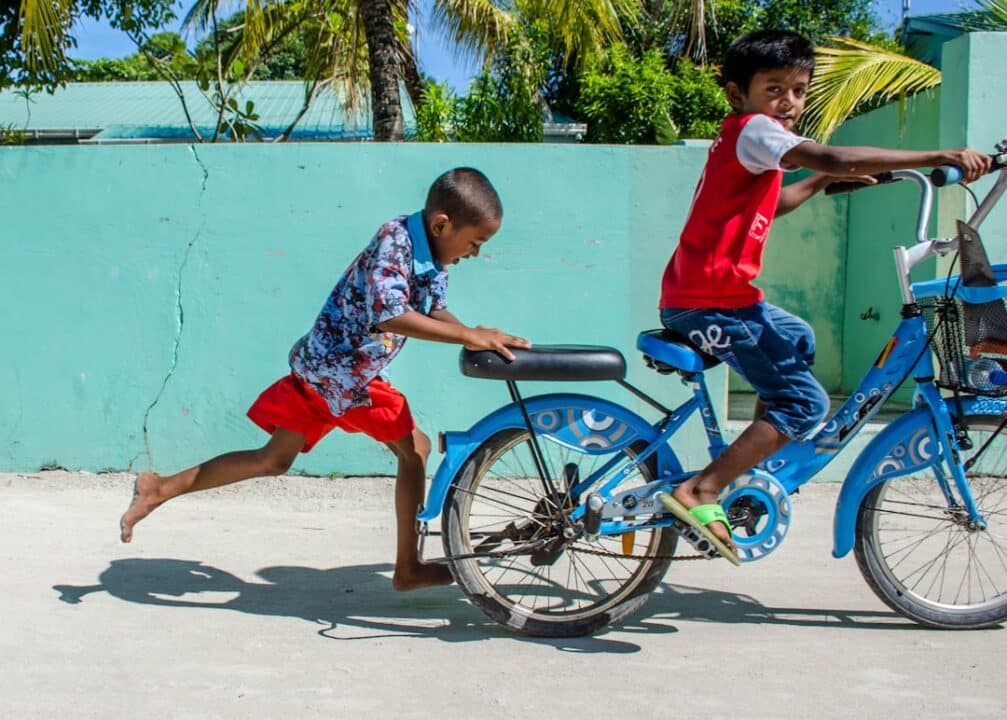 découvrez notre sélection de bicyclettes pour enfants, alliant sécurité, confort et design ludique. offrez à vos petits aventuriers la joie de pédaler en toute confiance grâce à nos modèles adaptés à chaque âge et niveau !