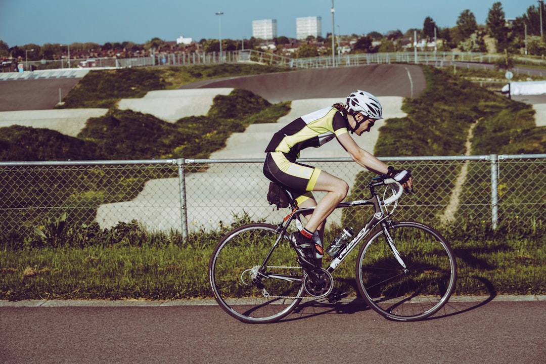 découvrez le monde du vélo de route : performance, légèreté et vitesse. explorez nos conseils d'achat, les meilleurs modèles et des astuces pour optimiser vos balades. que vous soyez novice ou expert, trouvez l'inspiration pour votre prochaine aventure à deux roues.