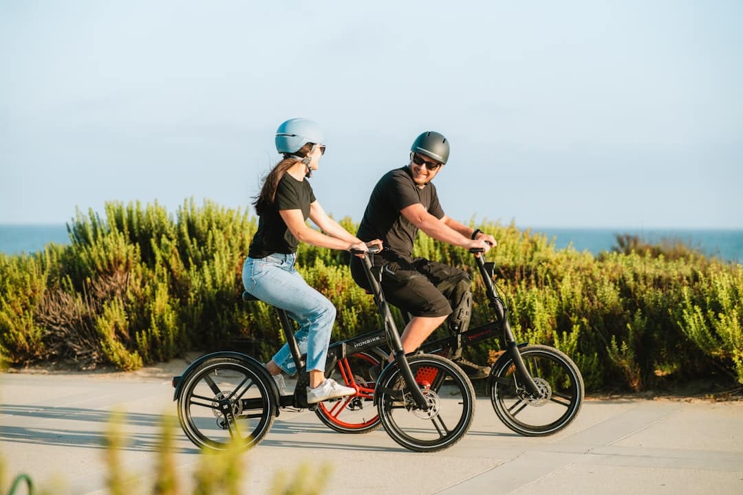 découvrez notre sélection de vélos pliants, alliant confort, praticité et style. idéaux pour les trajets en ville ou les escapades sur route, ces vélos compacts se plient facilement pour un transport et un rangement sans effort. explorez la liberté du vélo pliant pour vos aventures urbaines!