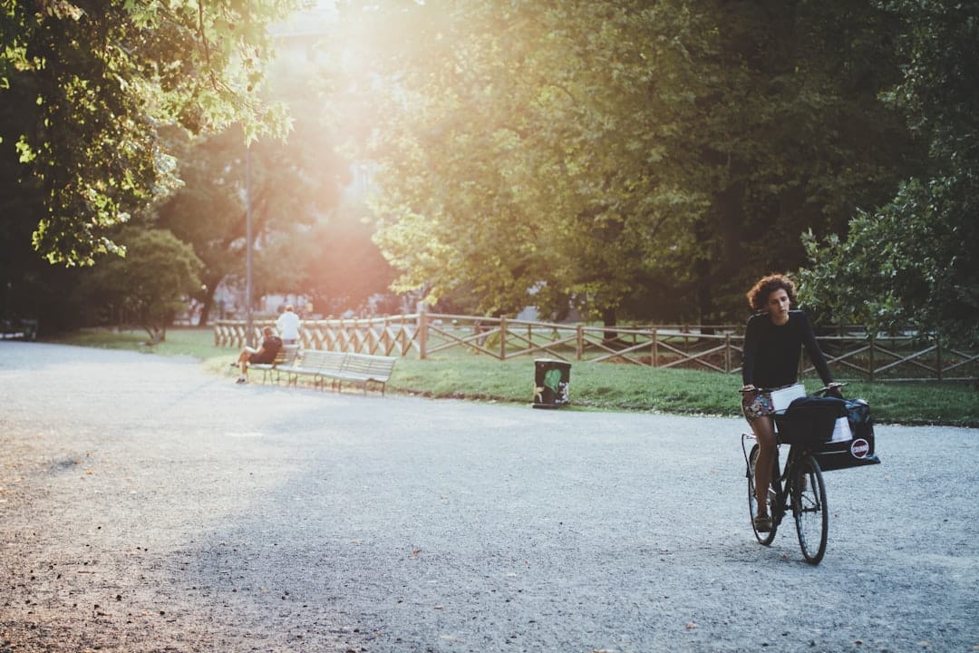 découvrez notre sélection de vélos de 20 pouces, parfaits pour les enfants et les adolescents. offrez à votre petit un vélo léger et maniable qui garantit sécurité et confort, tout en rendant chaque balade exceptionnelle. explorez notre gamme de modèles modernes et colorés !