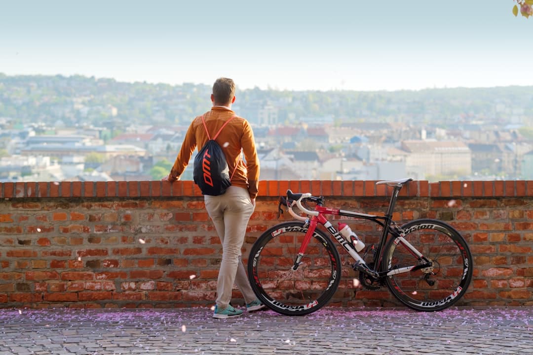 découvrez la gamme de vélos bmc, alliant performance, innovation et design. que vous soyez un cycliste amateur ou un professionnel, trouvez le vélo idéal pour vos aventures sur route ou en montagne. explorez notre sélection et pédalez vers de nouveaux horizons avec bmc.