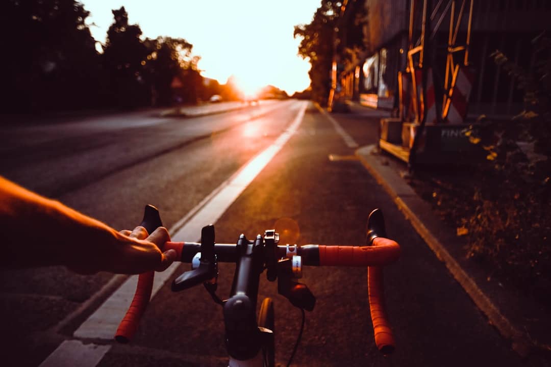 découvrez les vélos à roues de 26 pouces, parfaits pour les cyclistes de tous niveaux. idéaux pour la ville ou les sentiers, nos modèles offrent confort, performance et style. explorez nos offres dès maintenant!