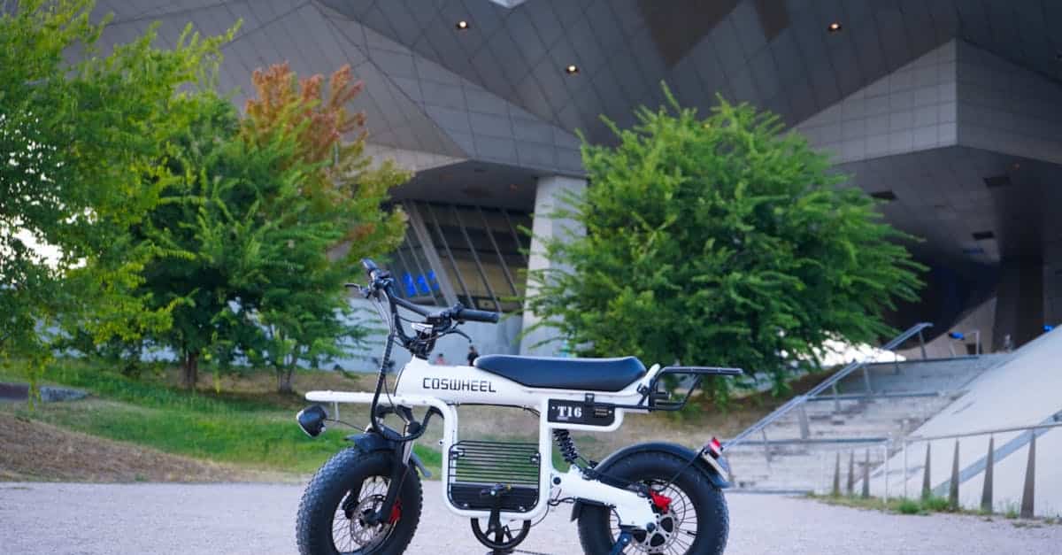 découvrez tout ce que vous devez savoir sur l'autonomie des vélos électriques : facteurs influençant la distance parcourue, conseils pour maximiser la batterie et comparatifs des modèles disponibles sur le marché. roulez plus loin avec votre vélo électrique!